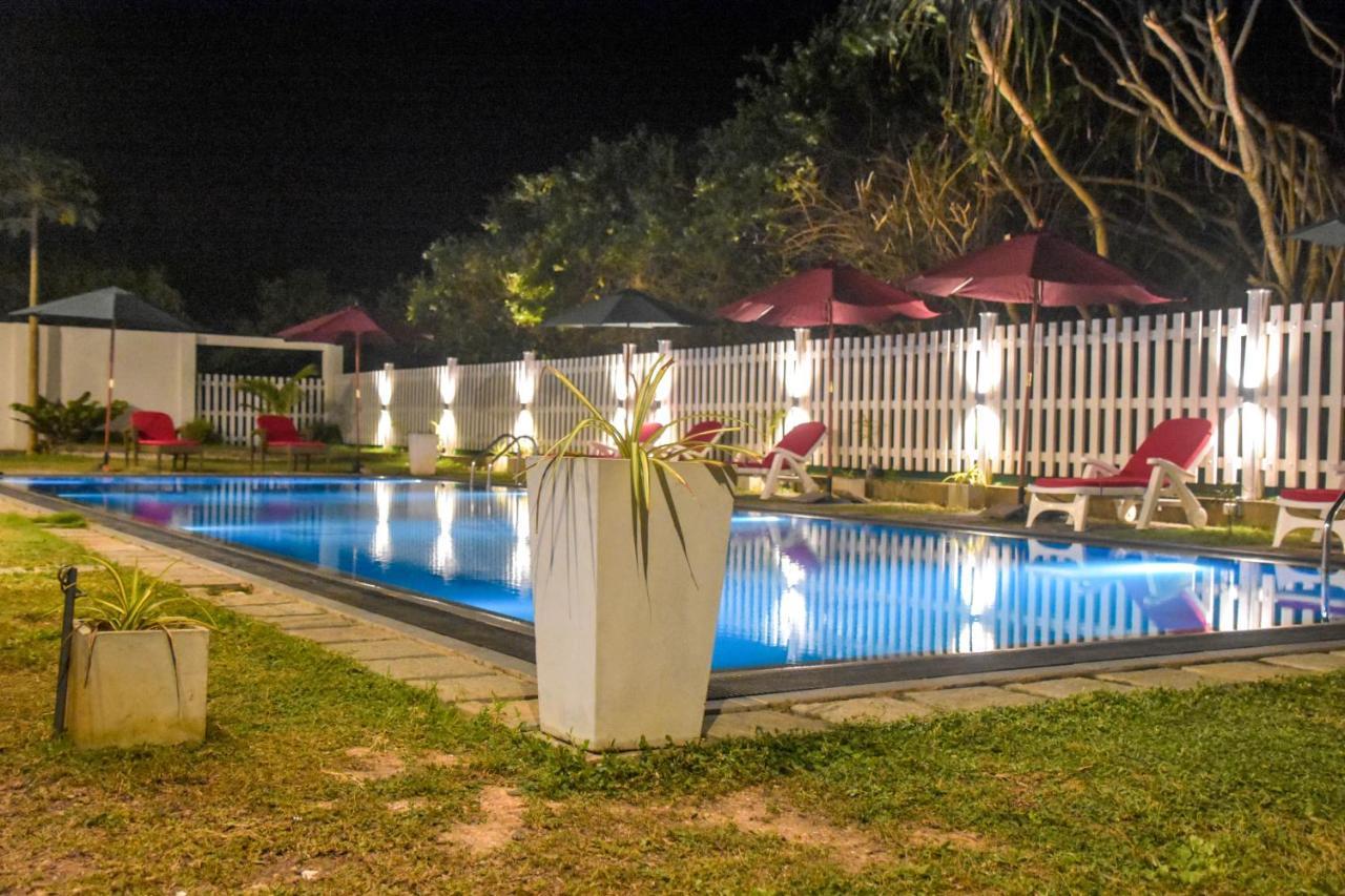 Ara Beach Resort Mirissa Exterior foto