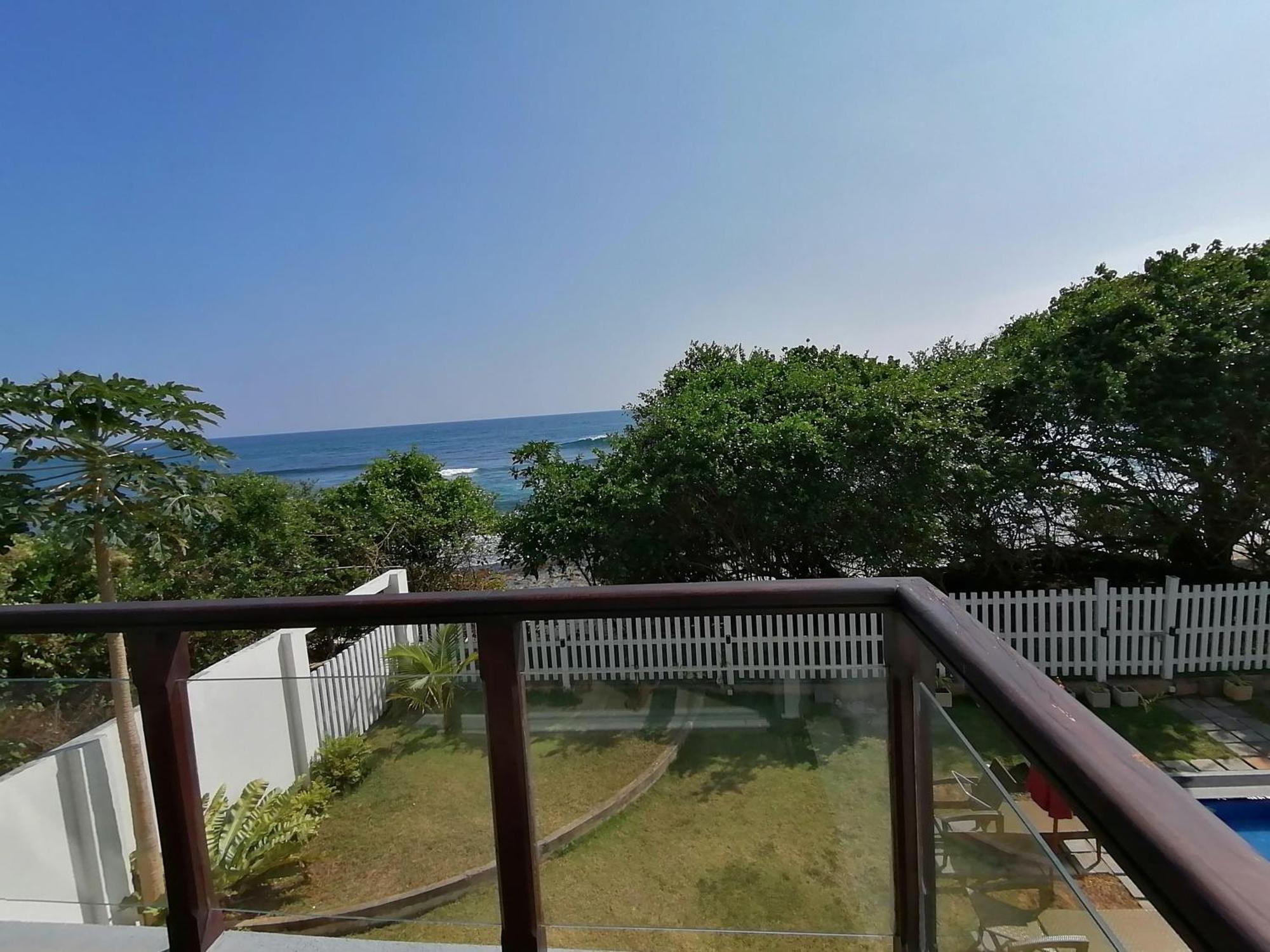 Ara Beach Resort Mirissa Exterior foto